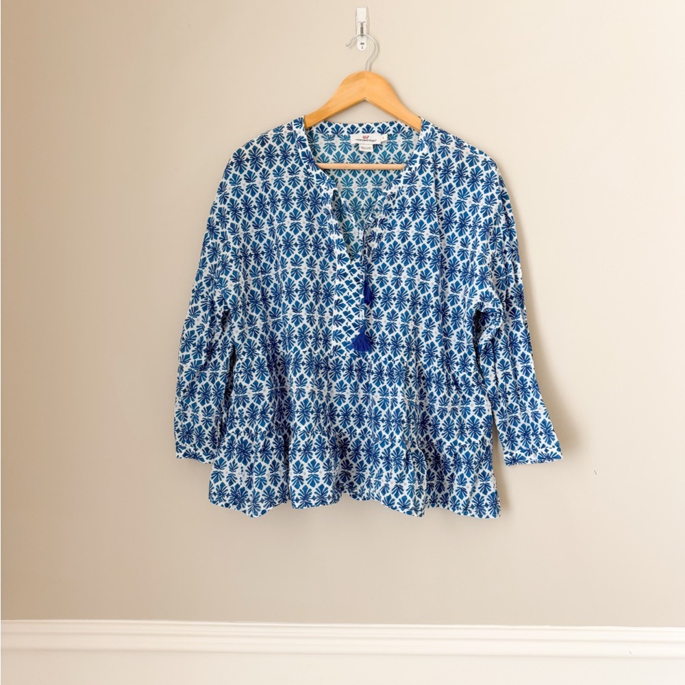 Vineyard vines blue and white top large
